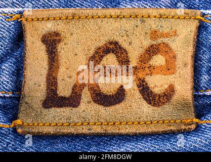 Kamtschatka, Russland - Oktober 13, 2016: Detailansicht aus Leder Label von Lee Marke Jeans. Es ist ein amerikanischer Hersteller, im Jahr 1889 gegründet. Stockfoto