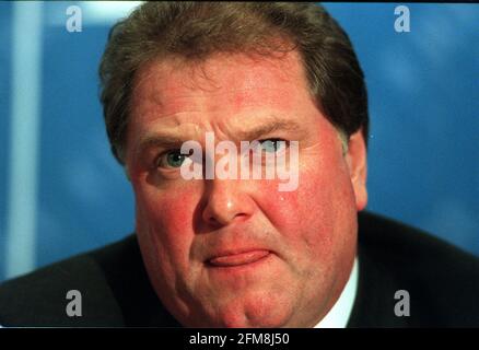 Digby Jones der neue CBI-Generaldirektor November1999being, eingeführt von Sir Clive Thompson CBI Präsident bei einer Pressekonferenz in Mittelpunkt des CBI-Hauptquartiers Stockfoto