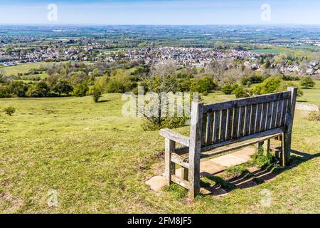 Blick auf die Stadt Broadway in Worcestershire und das Vale of Evesham vom Cotswold Way aus. Stockfoto