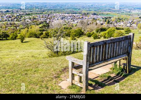 Blick auf die Stadt Broadway in Worcestershire und das Vale of Evesham vom Cotswold Way aus. Stockfoto