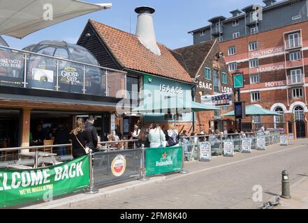 Isaac Lord Pub umgebautes Lagerhaus, Wet Dock, Ipswich Waterfront, Suffolk, England, VEREINIGTES KÖNIGREICH Stockfoto