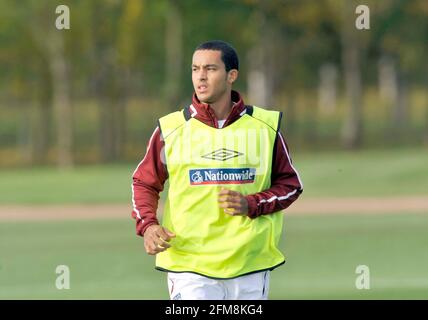 ENGLAND AUSBILDUNG IN LONDON COLNEY. 10/10/2008. THEO WALCOTT. BILD DAVID ASHDOWN Stockfoto