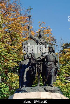 MONUMENTO A LA REINA ISABEL LA CATOLICA-1883. Autor: OMS MANUEL. Lage: AUSSEN. MADRID. SPANIEN. Stockfoto