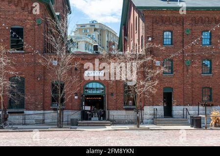 Der Distillery District ist eines der berühmtesten Touristenattraktionen in der Altstadt von Toronto, Kanada. In diesen Tagen ist der berühmte Ort leer d Stockfoto