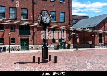 Der Distillery District, einer der berühmtesten Touristenattraktionen in der Altstadt von Toronto, Kanada. In diesen Tagen ist der berühmte Ort leer d Stockfoto