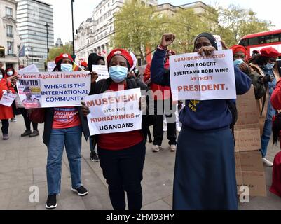 Uganda House, Trafalgar Square, London, Großbritannien. Mai 2021. Protest gegen die ugandische Regierung vor dem Uganda House im Zentrum von London. Kredit: Matthew Chattle/Alamy Live Nachrichten Stockfoto