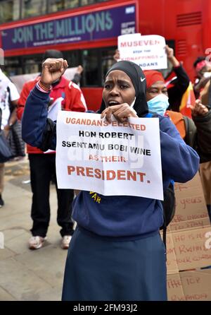 Uganda House, Trafalgar Square, London, Großbritannien. Mai 2021. Protest gegen die ugandische Regierung vor dem Uganda House im Zentrum von London. Kredit: Matthew Chattle/Alamy Live Nachrichten Stockfoto