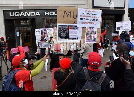 Uganda House, Trafalgar Square, London, Großbritannien. Mai 2021. Protest gegen die ugandische Regierung vor dem Uganda House im Zentrum von London. Kredit: Matthew Chattle/Alamy Live Nachrichten Stockfoto