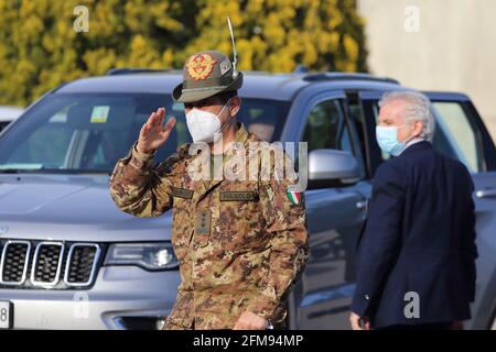 Campobasso, Italia - 6 maggio 2021: Il Commissario per l'Emergenza Francesco Paolo Figliulo annuncia l'avvio delle vacinazioni anti covid per gli over 50 in tutta italia dal prossimo 11 maggio Stockfoto