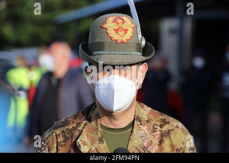 Campobasso, Italia - 6 maggio 2021: Il Commissario per l'Emergenza Francesco Paolo Figliulo annuncia l'avvio delle vacinazioni anti covid per gli over 50 in tutta italia dal prossimo 11 maggio Stockfoto