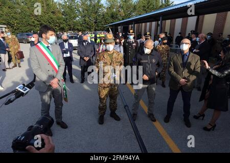 Campobasso, Italia - 6 maggio 2021: Il Commissario per l'Emergenza Francesco Paolo Figliulo annuncia l'avvio delle vacinazioni anti covid per gli over 50 in tutta italia dal prossimo 11 maggio Stockfoto