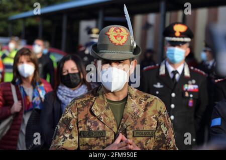 Campobasso, Italia - 6 maggio 2021: Il Commissario per l'Emergenza Francesco Paolo Figliulo annuncia l'avvio delle vacinazioni anti covid per gli over 50 in tutta italia dal prossimo 11 maggio Stockfoto