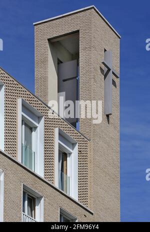 Detail der neu renovierten Westbourne Park Baptist Church, London. Beherbergt eine neue Kirche, Kirchenhalle, Bibliothek, Büros und 32 erschwingliche Wohnungen Stockfoto