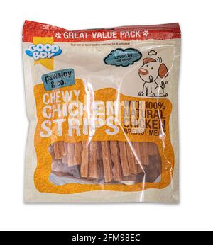 Good Boy Chewy Chicken Strips mit 100% Natural Chicken Brest Fleisch auf weißem Hintergrund Stockfoto