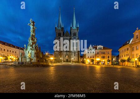 Mariä Himmelfahrt-Kirche, Ressel-Platz, Chrudim - Tschechische Republik Stockfoto