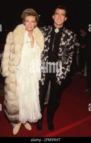 Pierce Brosnan und Cassandra Harris um die 1980er Jahre Credit: Ralph Dominguez/MediaPunch Stockfoto