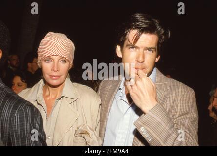Pierce Brosnan und Cassandra Harris um 1990 Credit: Ralph Dominguez/MediaPunch Stockfoto