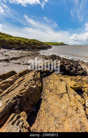 Eine abgeschiedene Bucht in Middle Hope in der Nähe von Sand Point am Bristol Channel, Somerset, England Stockfoto