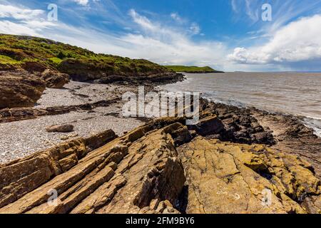 Eine abgeschiedene Bucht in Middle Hope in der Nähe von Sand Point am Bristol Channel, Somerset, England Stockfoto