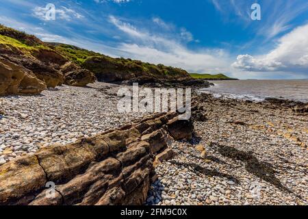 Eine abgeschiedene Bucht in Middle Hope in der Nähe von Sand Point am Bristol Channel, Somerset, England Stockfoto