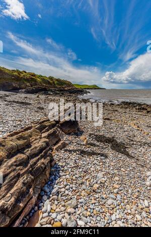 Eine abgeschiedene Bucht in Middle Hope in der Nähe von Sand Point am Bristol Channel, Somerset, England Stockfoto