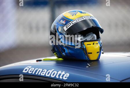 KAGEROD 20210507 Schwedens Prinz Carl Philip in seinem Porsche während der Qualifikationsrunde des Porsche Carrera Cup auf der Ring Knutstorp Rennstrecke vor Kagerod in Südschweden. Foto Andreas Hillergren / TT kod 10600. Stockfoto