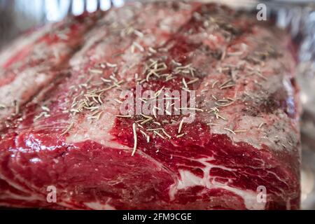 Ein großes frisches Stück Prime Rib Stockfoto