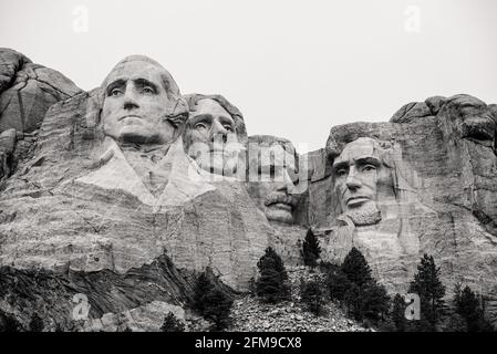 Mount Rushmore National Monument in Black Hills South Dakota, Präsidenten Gesichter in Mountain, Washington, Jefferson, Roosevelt und Lincoln geschnitzt, histo Stockfoto