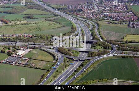 Luftaufnahme der M1/M62 Lofthouse Interchange in der Nähe von Wakefield, West Yorkshire Stockfoto