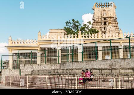 Mysuru, Karnataka, Indien - 2019. Januar: Der alte Hindu-Tempel von Chamundeshwara in den Chamundi Hills in der Stadt Mysore. Stockfoto