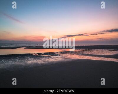 Sonnenaufgang bei Ebbe auf der Nordsee am Insel Wangerooge Stockfoto
