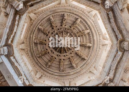 Marmorkuppel des Jain Tempels in Ranakpur, Rajasthan Staat, Indien Stockfoto