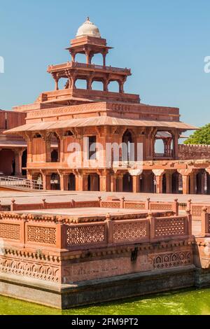 Panch Mahal Palast und Ornamental Pool in der alten Stadt Fatehpur Sikri, Uttar Pradesh Staat, Indien Stockfoto