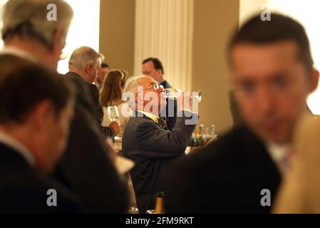 Das Champagne Information Bureau jährliche Champagner-Verkostung in der Banqueting Hall in Westminster, London pic David Sandison statt Stockfoto