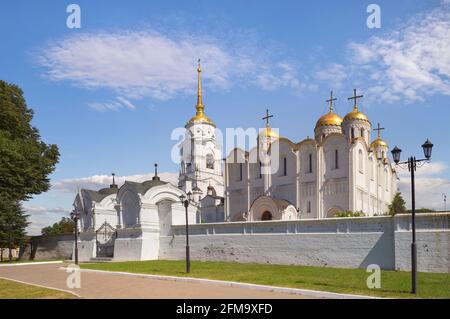 Das Heilige Mariä-Entschlafen Kathedrale in Wladimir. Die ursprüngliche Kathedrale aus weißem Stein wurde 1158-1160 gebaut. Russland Stockfoto