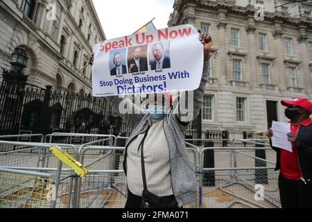London, England, Großbritannien. Mai 2021. Mitglieder der ugandischen Diaspora veranstalteten im Zentrum von London eine Demonstration, bei der die britische Regierung aufgefordert wurde, Hilfsgelder und Geschäftsbeziehungen zu Uganda zu kürzen. Kredit: Tayfun Salci/ZUMA Wire/Alamy Live Nachrichten Stockfoto