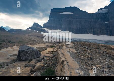 Grinnell Lake und Grinnell Glacier am Ende des Weges im Glacier National Park, Montana, USA. Türkisfarbene Wasserfarbe. Wandern in den amerikanischen Rockies e Stockfoto