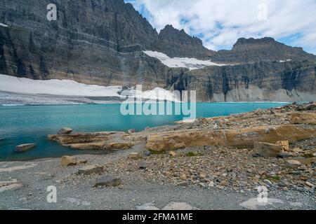 Upper Grinnell Lake und Grinnell Glacier am Ende des Weges im Glacier National Park, Montana, USA. Türkisfarbene Wasserfarbe. Wandern im amerikanischen Roc Stockfoto