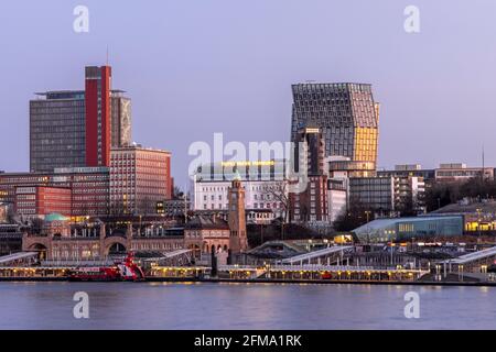 Hamburg, Blick über die Landungsbrücken nach St. Pauli Stockfoto