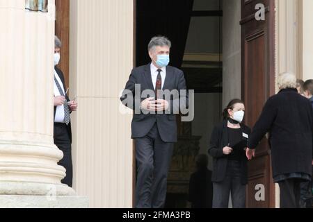 Potsdam: Das Foto zeigt Pastor Dr. Matthias Fichtmüller, theologischer Leiter des Oberlinhauses vor der evangelischen St. Nicoleikirche. Eine Woche nach dem Gewaltakt mit vier Toten im Oberlinhaus findet in der Potsdamer Nikolaikirche ein Gedenkgottesdienst statt. Ministerpräsident Dr. Dietmar Woidke (SPD), Oberbürgermeister Mike Schubert SPD), der Bundesbeauftragte für Menschen mit Behinderungen Jürgen Dusel und Dr. Matthias Fichtmüller, theologischer Leiter im Oberlinhaus. Um 7 Uhr läuten die Glocken aller Potsdamer Kirchen eine Minute lang. (Foto von Simone Kuhlmey/Pacific Pres Stockfoto