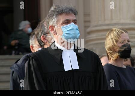 Potsdam: Das Foto zeigt Pastor Dr. Matthias Fichtmüller, theologischer Leiter des Oberlinhauses vor der evangelischen St. Nicoleikirche. Eine Woche nach dem Gewaltakt mit vier Toten im Oberlinhaus findet in der Potsdamer Nikolaikirche ein Gedenkgottesdienst statt. Ministerpräsident Dr. Dietmar Woidke (SPD), Oberbürgermeister Mike Schubert SPD), der Bundesbeauftragte für Menschen mit Behinderungen Jürgen Dusel und Dr. Matthias Fichtmüller, theologischer Leiter im Oberlinhaus. Um 7 Uhr läuten die Glocken aller Potsdamer Kirchen eine Minute lang. (Foto von Simone Kuhlmey/Pacific PR Stockfoto