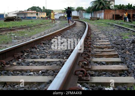 santo amaro, bahia, brasilien - 3. Mai 2007: Blick auf die Bahngleise in der Stadt Santo Amaro. *** Ortsüberschrift *** . Stockfoto