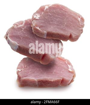 Rohe Schweinelende (Sirloin)-Steaks (Stücke), saftig und frisch. Isoliert auf weißem Hintergrund. In Bewegung fallen. Isoliert auf weißem Hintergrund. Stockfoto