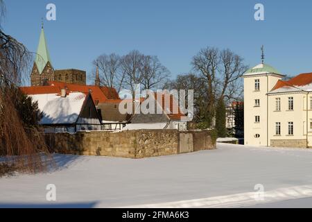 Schloss Westerholt und Altstadt Westerholt im Winter, Herten, Ruhrgebiet, Nordrhein-Westfalen, Deutschland Stockfoto