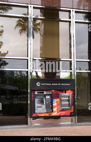 Phoenix, AZ - 23. März 2021: Geldautomat für die National Bank of Arizona, eine Abteilung von Zions Bancorporation, N.A., einer der führenden Finanzdienstleister des Landes Stockfoto