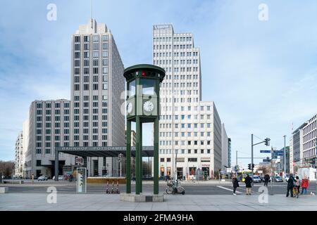 Berlin-Mitte, Potsdamer Platz, Beisheim-Center, historischer Verkehrsturm Stockfoto