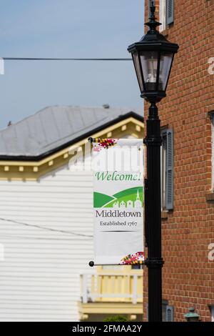 Middletown, MD – 20. April 2021:Willkommen! Middletown stellte ein Banner aus dem Jahr 1767 auf einem Lichtpfosten in der Stadt her. Stockfoto