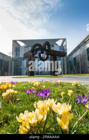 Berlin, Bundeskanzleramt, Krokusblüte Stockfoto