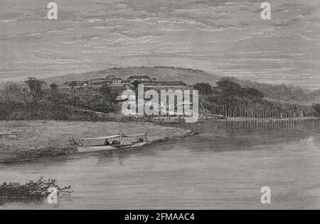 Geschichte Afrikas. 19. Jahrhundert. Kongo. Bahnhof Leopoldville. Panoramablick auf den Handelsposten und den Hafen von Ngaliema Bay im Jahr 1884. Es war die erste Colonial Post in der Nähe des Stanley Pools. Henry Morton Stanley gründete diesen Handelsposten am Ufer der Ngaliema Bay im Jahr 1881 und nannte ihn Leopoldville, wobei er die Siedlung an Anthony Swinburne (um 1858-1889) delegierte. Gravur. El Congo y la Creación del Estado Independiente de este nombre. Historia de los trabajos y Exploraciones Verificados (der Kongo und die Gründung seines Freistaates. A Story of Work and Exploration), von Henry M. Stanley. Bearbeiten Stockfoto