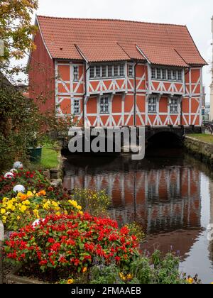 Brückenhaus 'Gewölbe' über den runden Schacht, Altstadt Wismar, UNESCO-Weltkulturerbe, Mecklenburg-Vorpommern, Deutschland Stockfoto